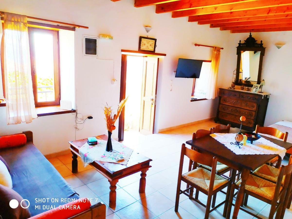 Villa Chrysodimi Chalki Town Екстер'єр фото